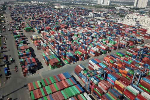 Xử lý căn cơ tình trạng ùn tắc hàng hóa tại cảng biển